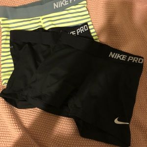 4 pairs of Nike pros